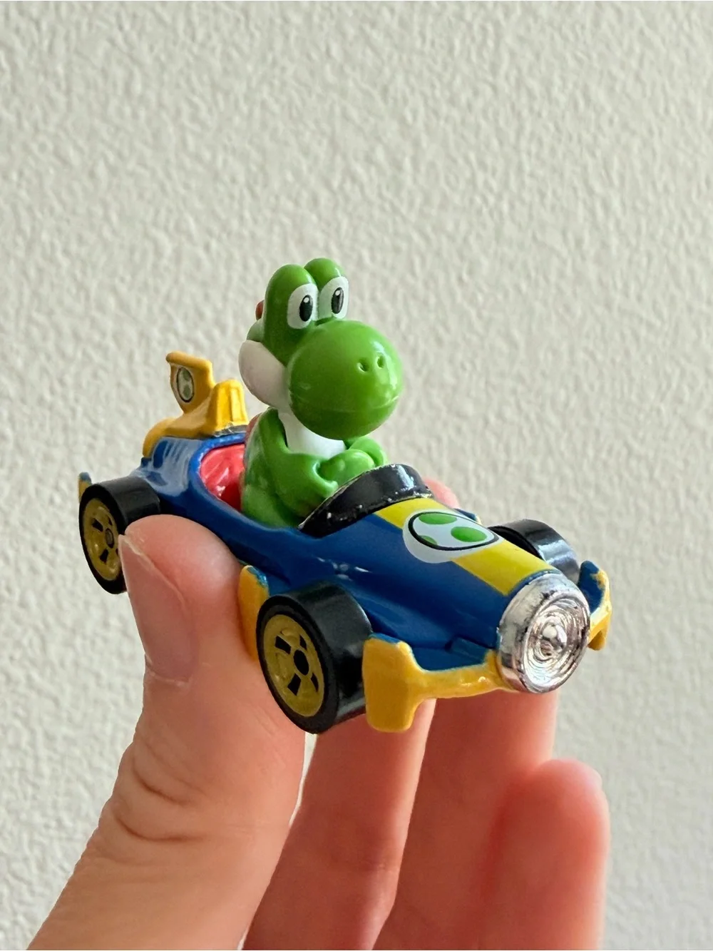 NINTENDO Mario Kart YOSHI 2018 HOT WHEELS MACH 8 Kart Mattel GBG27 Diecast Car